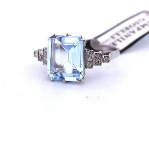 Bague 56 Bague Art Déco en or blanc avec aigue-marine et diamants 58 Facettes