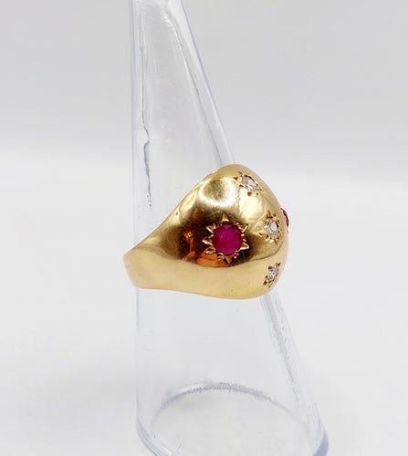 Bague dôme bombé or rose, diamants et rubis serti étoilé (circa 1950) 58 Facettes A06232
