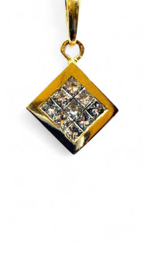Collier en or jaune avec pendentif , diamants taille princesse