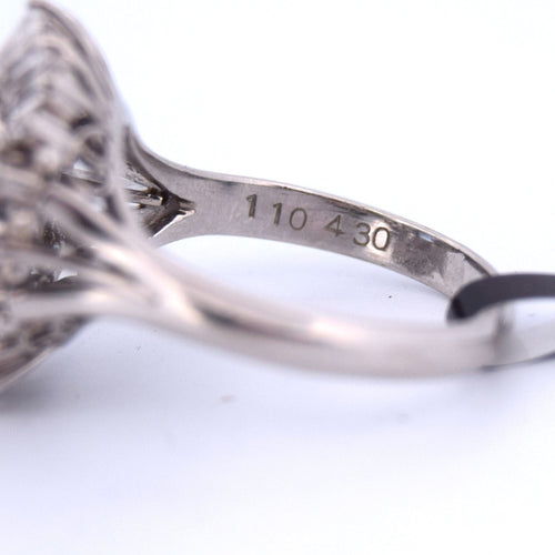 Anello in platino con zaffiro e diamanti