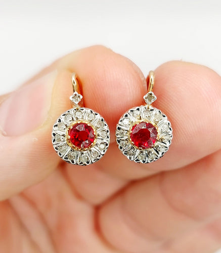 Boucles d'oreilles Dormeuses marguerite antique or rose pierre rouge et diamants 58 Facettes A00730