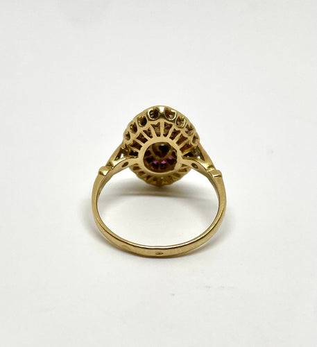 Bague 54 Bague marquise or jaune, diamants et rubis 58 Facettes
