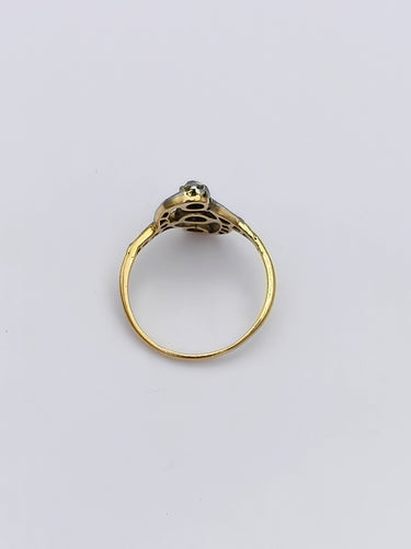 55 Bague Belle Époque en or jaune et platine, trio de diamants 58 Facettes