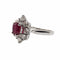 Bague 50 Bague marguerite en or blanc 18 carats, rubis et diamants 58 Facettes