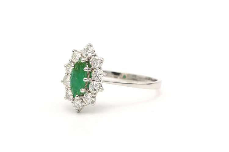 Bague 60 Bague contemporaine en or blanc 18 carats sertie d'une émeraude et de diamants "taille" brillant (+-0.6ct) 58 Facettes B596