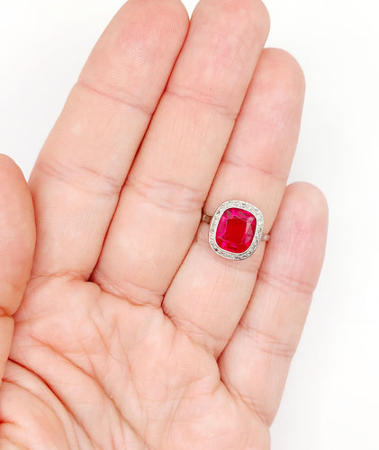 Bague Art Déco or blanc, rubis synthétique et diamants taille rose (circa 1930)