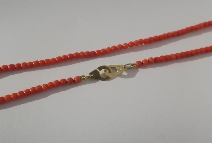 Collier Collier choker perles de corail en or jaune 18k 58 Facettes