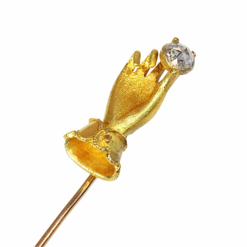 Montre Épingle à cravate romantique victorienne en or, ornée d'une main sculptée tenant un diamant taille rose 58 Facettes 25321-0203