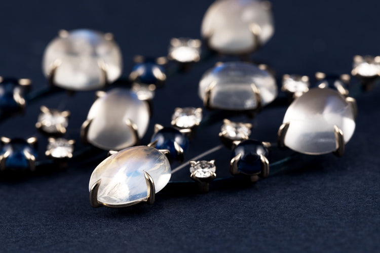 Boucles d'oreilles Pendants d'oreilles titane, pierre de lune, saphirs et diamants 58 Facettes 227235