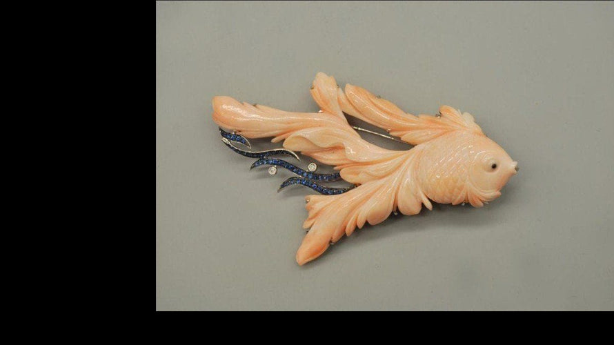 Broche Grande broche or gris, Poisson en Corail Peau d'Ange 58 Facettes