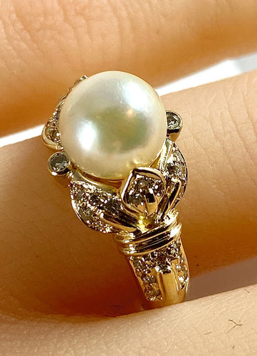 Bague 52 Bague en or jaune 18 carats, perle et 38 diamants 58 Facettes AB448