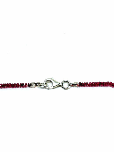 Collier Collier de perles en rubis avec fermoir en argent 58 Facettes