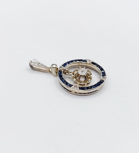 Pendentif Pendentif cible Art Déco or blanc, diamants, saphirs calibrés (circa 1920) 58 Facettes A05269