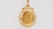 Pendentif Pendentif porte photo en or jaune et émeraude 58 Facettes 32604