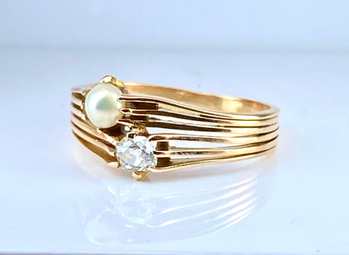 Bague toi et moi en or jaune, diamant et perle vers 1900