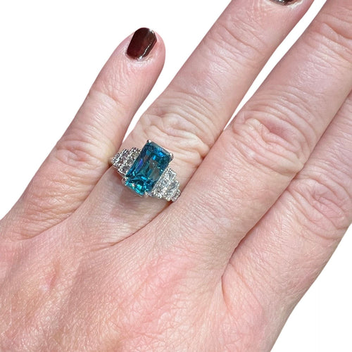 Bague 54 Bague or blanc Zyrcon Bleu naturel 4.60 carats  et diamants 58 Facettes 7849 A