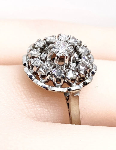 Bague 54 Bague marguerite en or blanc, platine et diamants 58 Facettes AB625