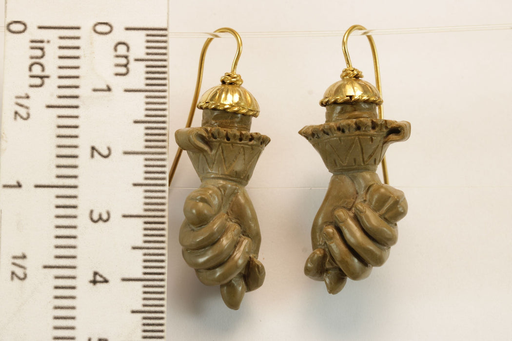 Antique lava carved gold earrings 58 Facettes 7458