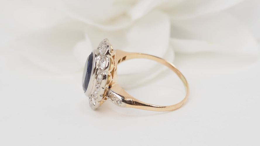 Bague 57 Bague entourage ancienne en or jaune, saphir et roses 58 Facettes 32279