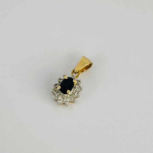 Pendentif Pendentif entourage saphir bleu ovale et diamants en or jaune 18k 58 Facettes 2505001