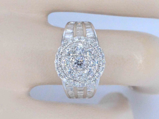 Bague 54 Bague entourage en or blanc avec diamants 58 Facettes 2041