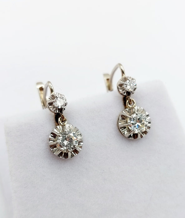 Dormeuses antiques or blanc, diamants taille brillant (circa 1930)