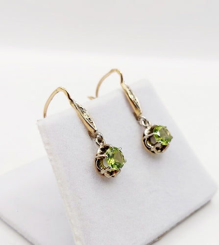 Boucles d'oreilles Dormeuses antique or jaune péridot en serti griffes 58 Facettes A05288