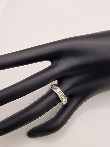 Bague 51 Bague en or blanc avec diamants taille carrée Éternelle 58 Facettes