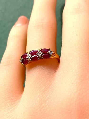 Bague 50 Bague en or jaune 18 carats, 6 rubis et 4 diamants 58 Facettes AB551