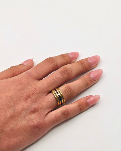 Bague Bague en or 18k avec rubis, émeraudes, saphirs et diamants 0,21 ct 58 Facettes