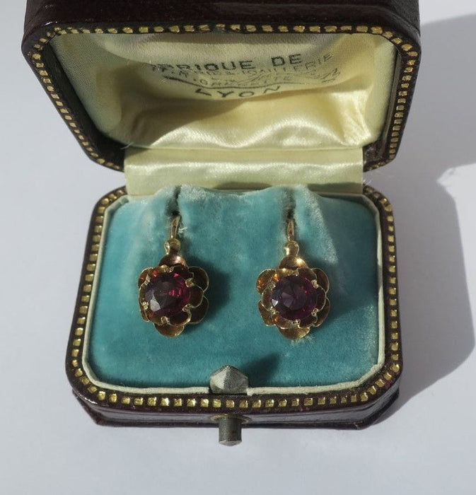 Boucles d'oreilles Boucles d’oreilles dormeuses anciennes or et grenat rhodolite 58 Facettes