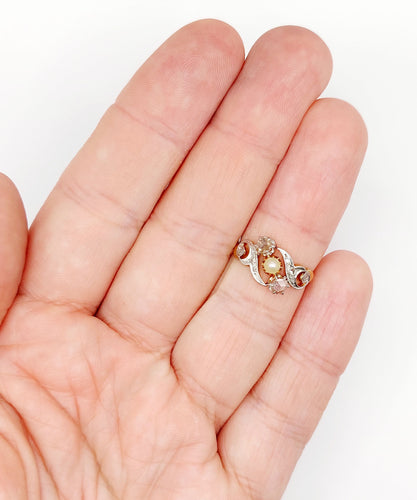 Bague 51 Bague tourbillon or jaune, diamants et perle 58 Facettes A05451