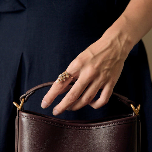 Bague 50 Bague duchesse en or jaune, diamants et perle blanche 58 Facettes ALE4506X4