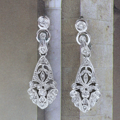 Boucles d'oreilles Boucles d'oreilles vintage ajourées en or blanc 18 carats serties de diamants 58 Facettes 135023B
