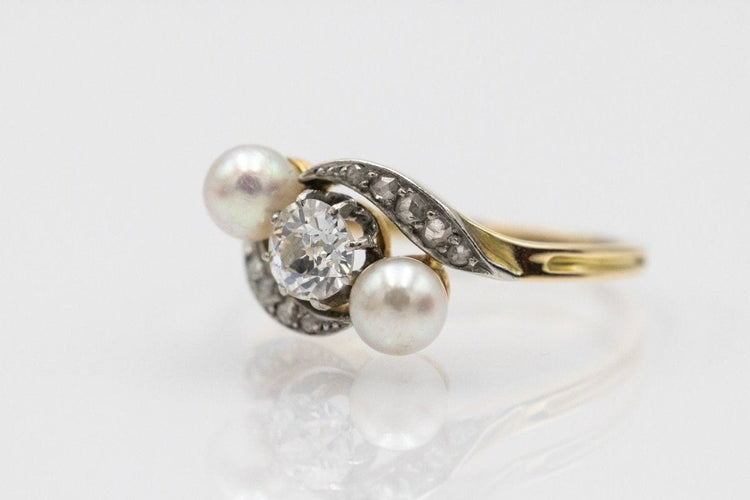 Bague 57 A charming yellow gold ring with diamonds and pearls 58 Facettes 11575