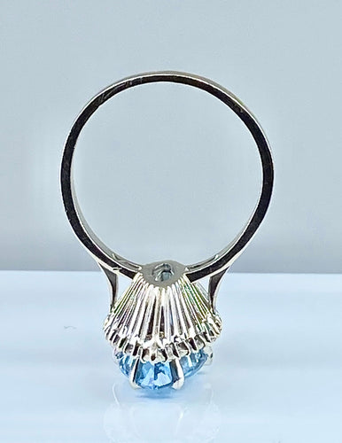 Bague Bague en or blanc 18 carats, aigue marine et 18 diamants 58 Facettes AB389