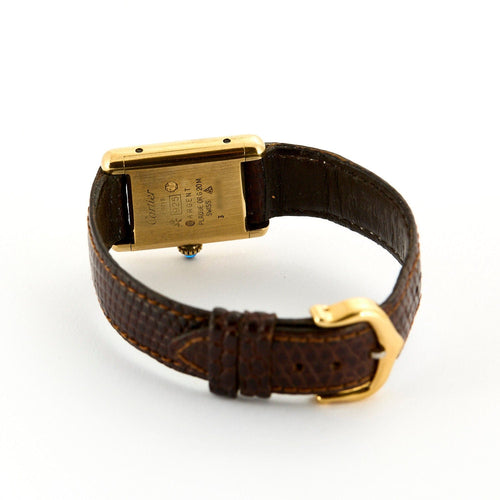 Montre CARTIER - Montre Modèle Tank Must en argent plaqué or cadran laqué rouge, écrin et garantie internationale Cartier. 58 Facettes