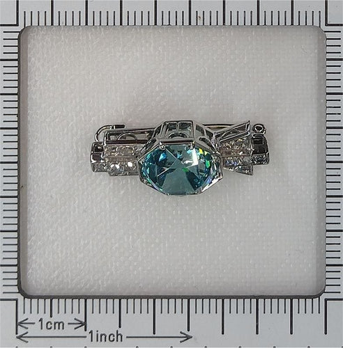 Broche Broche en platine des années 1950 avec zircon bleu – Géométrie raffinée du milieu du siècle 58 Facettes 25115-0286