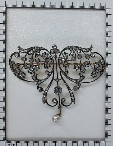 Pendentif Rêverie romantique : broche-pendentif en diamant victorien avec accent de perles 58 Facettes 22154-0348