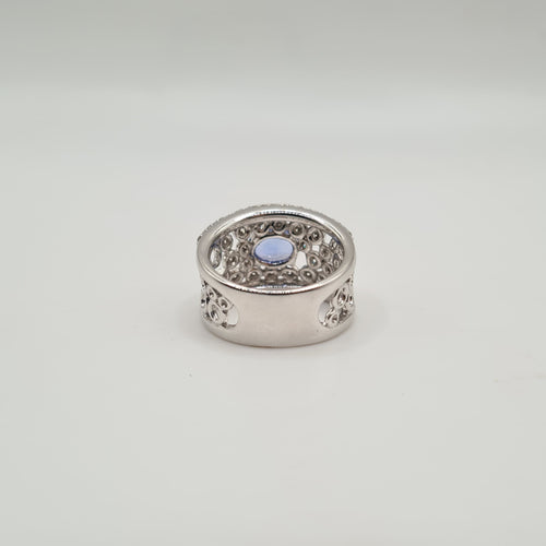 Bague 54 Bague or blanc sertie d'un saphir synthétique et diamants naturels 58 Facettes