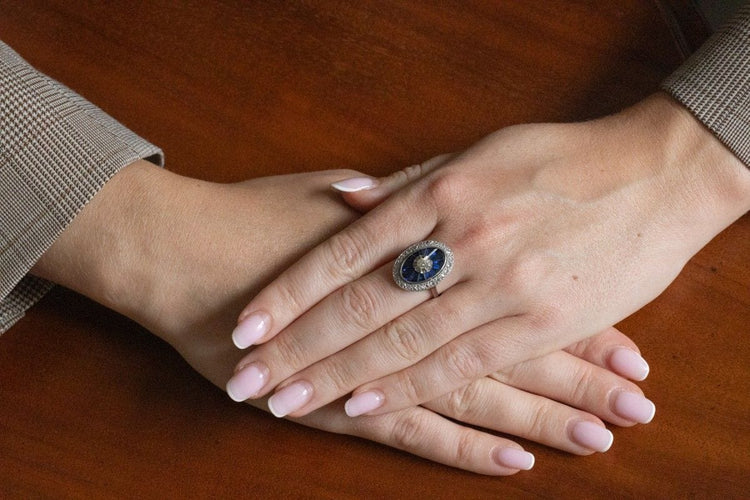 Bague Bague Art déco française avec diamants et saphirs de synthèse en or blanc et platine 58 Facettes 10350