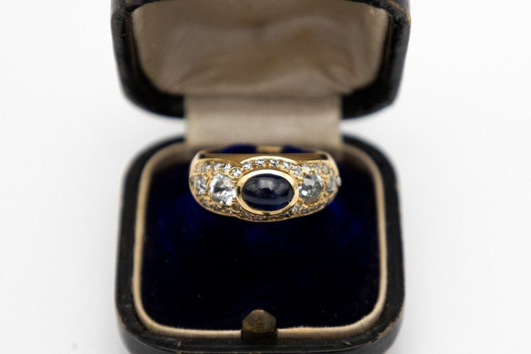 Bague ancienne en or jaune avec saphir et diamants, Pays-Bas.