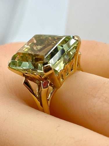 Bague en or jaune et béryl vert 20 carats