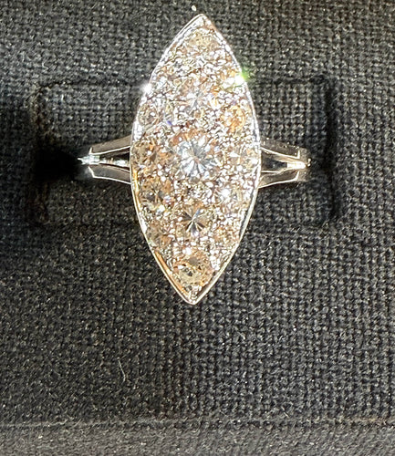 Bague 50 Bague Marquise or blanc 18 carats et diamants 58 Facettes