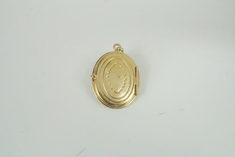 Pendentif Pendentif ovale or jaune, saphirs et perle 58 Facettes SQ5946394