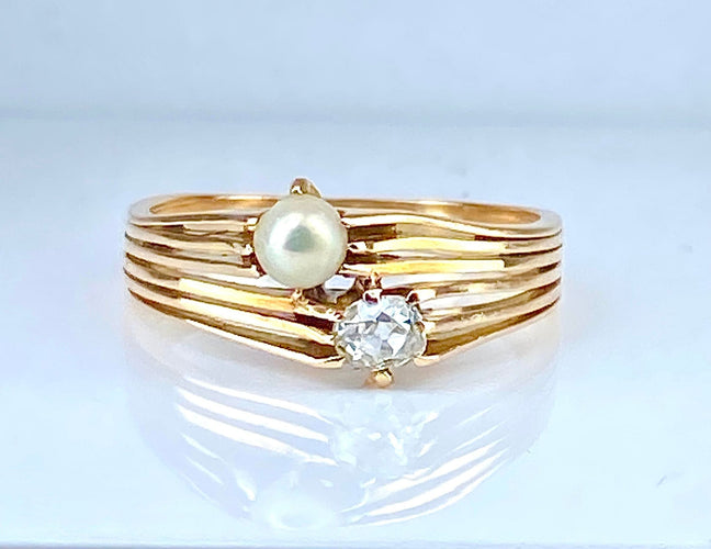 Bague toi et moi en or jaune, diamant et perle vers 1900