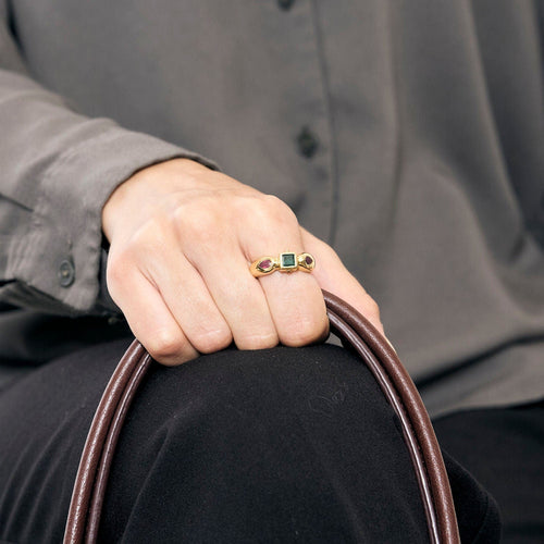 Bague 56 Bague en or jaune, émeraude et rubis 58 Facettes LP1189