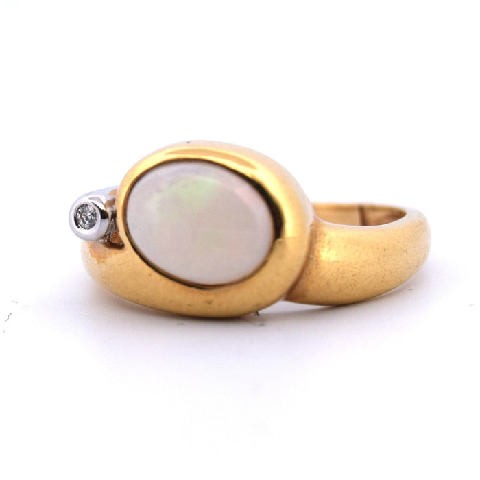 Bague en opale cabochon