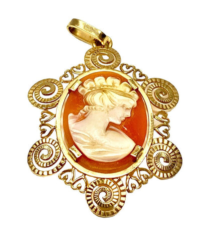 Pendentif Pendentif en or jaune et camée profil de femme 58 Facettes AB621