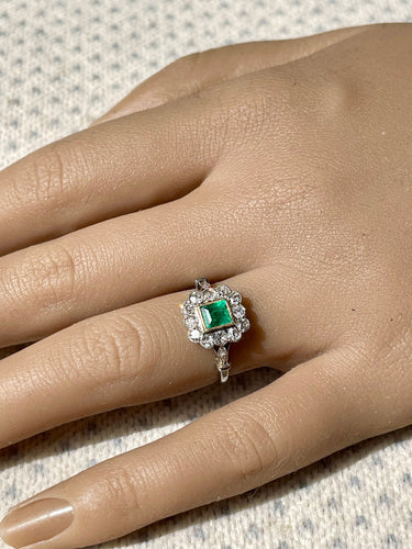 Bague 51 Bague début XXe émeraude et diamants 58 Facettes 205